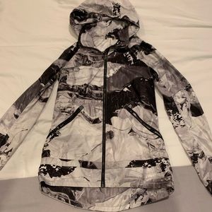 Lululemon weather-proof lightweight jacket
